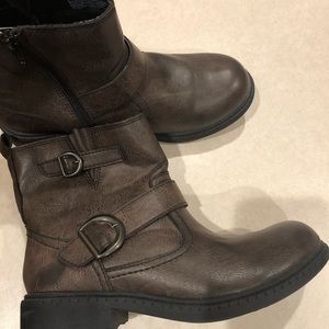 Boots size 8